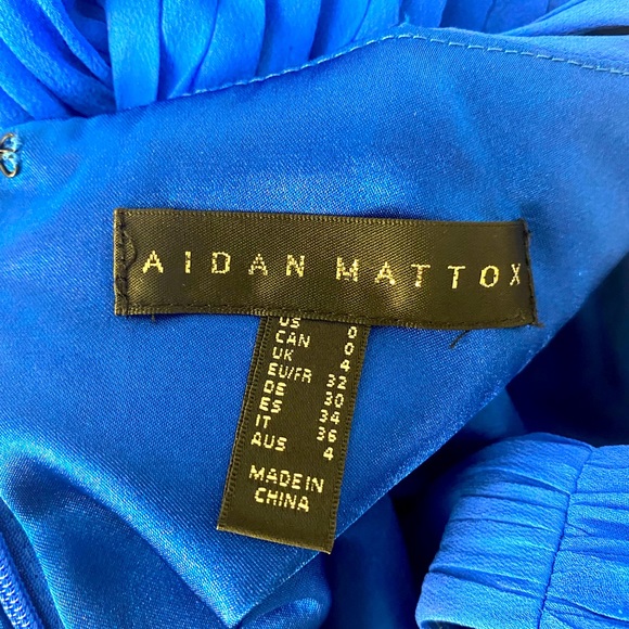 Aidan Mattox Pleated Silk Chiffon Halter Neck Gown in Blue. Size 0 - Picture 7 of 7